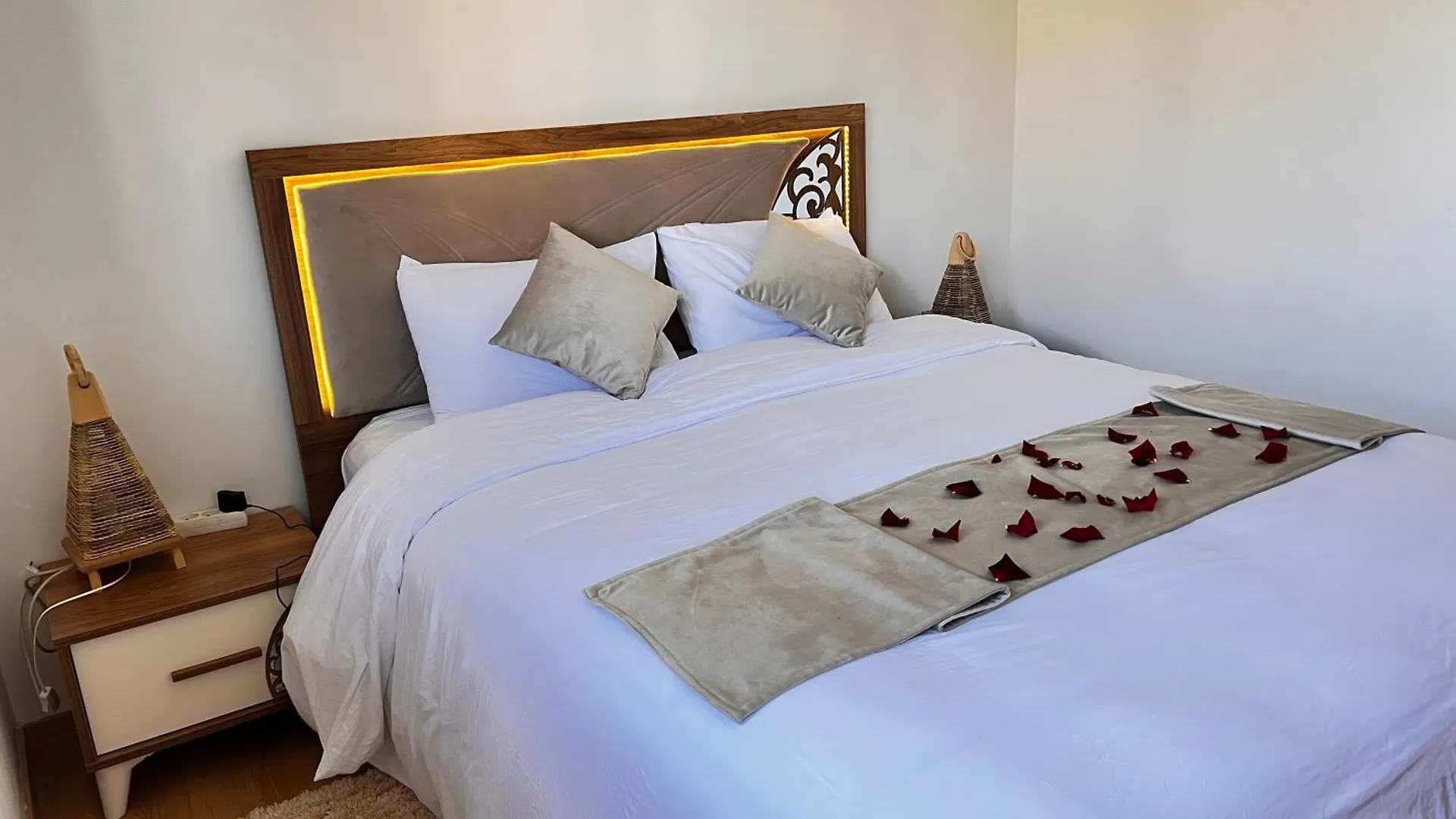 Mini-Villa Situee Dans Une Residence Prestigia A Marrakech, Avec Une Vue Sur La Piscine Et Le Golf Une Securite 24H Sur 24 Et Une Proximite Ideale De L Aeroport 5 Minutes C Est Une Offre Parfaite Pour Des Vacances Marrakesh Apartment