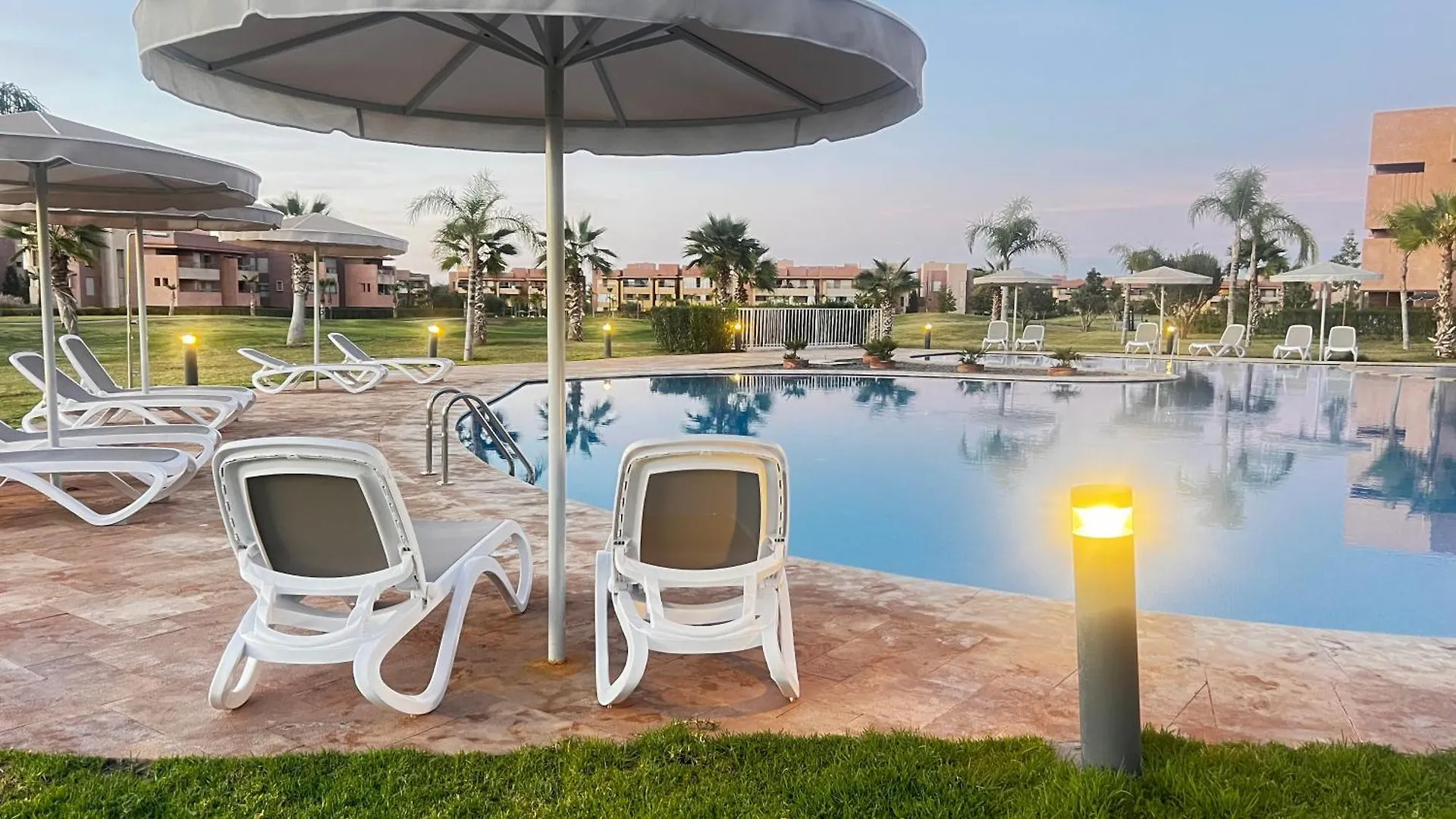 Mini-Villa Situee Dans Une Residence Prestigia A Marrakech, Avec Une Vue Sur La Piscine Et Le Golf Une Securite 24H Sur 24 Et Une Proximite Ideale De L Aeroport 5 Minutes C Est Une Offre Parfaite Pour Des Vacances Marrakesh