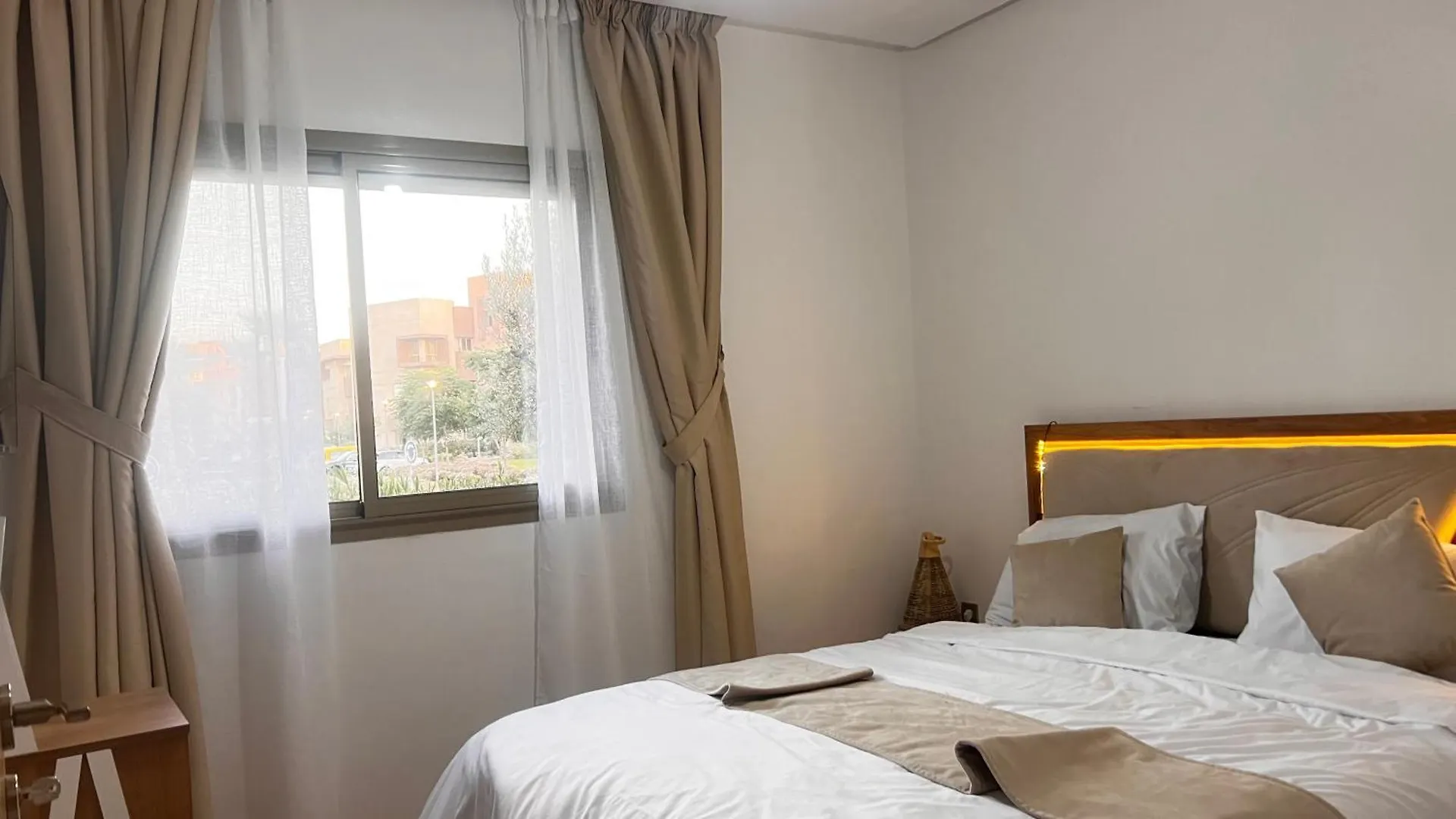Mini-Villa Situee Dans Une Residence Prestigia A Marrakech, Avec Une Vue Sur La Piscine Et Le Golf Une Securite 24H Sur 24 Et Une Proximite Ideale De L Aeroport 5 Minutes C Est Une Offre Parfaite Pour Des Vacances Marrakesh Apartment