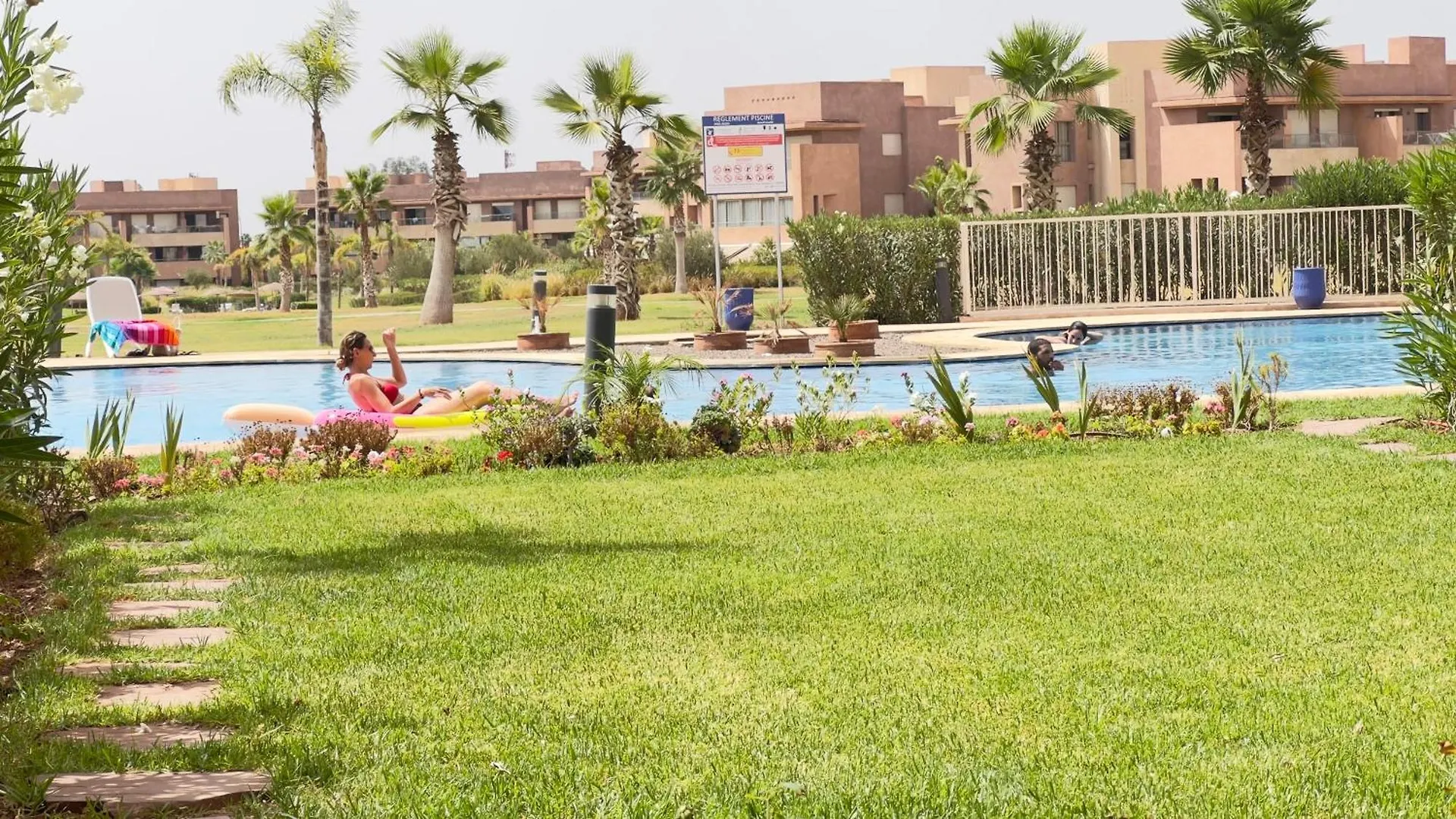 Mini-Villa Situee Dans Une Residence Prestigia A Marrakech, Avec Une Vue Sur La Piscine Et Le Golf Une Securite 24H Sur 24 Et Une Proximite Ideale De L Aeroport 5 Minutes C Est Une Offre Parfaite Pour Des Vacances Marrakesh
